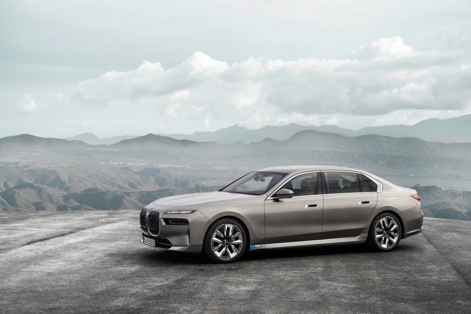BMW seitsmenda põlvkonna 7. seeria: suurem, julgem ja 31-tollise hiigelekraaniga
